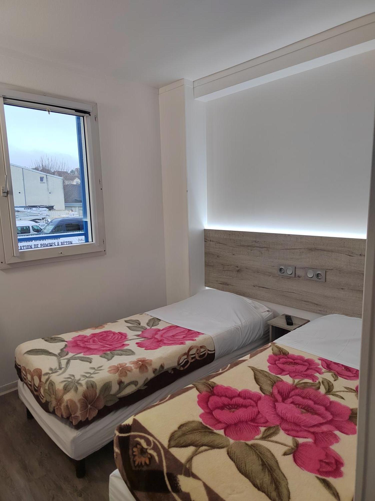 Alpha Hotel Bouafle Экстерьер фото