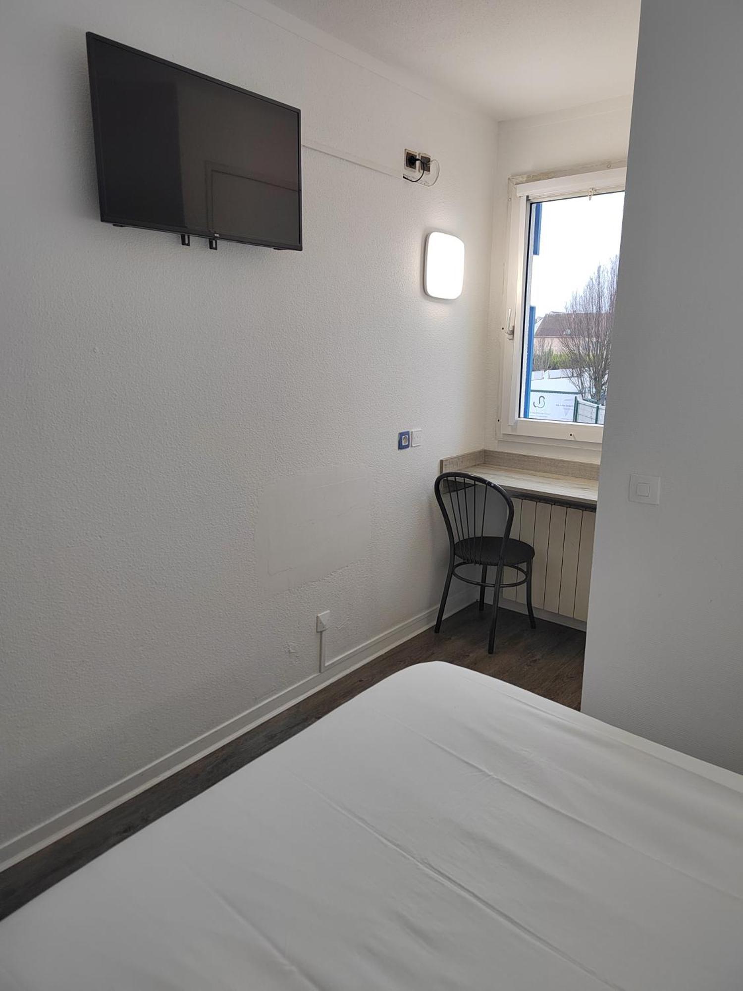 Alpha Hotel Bouafle Экстерьер фото